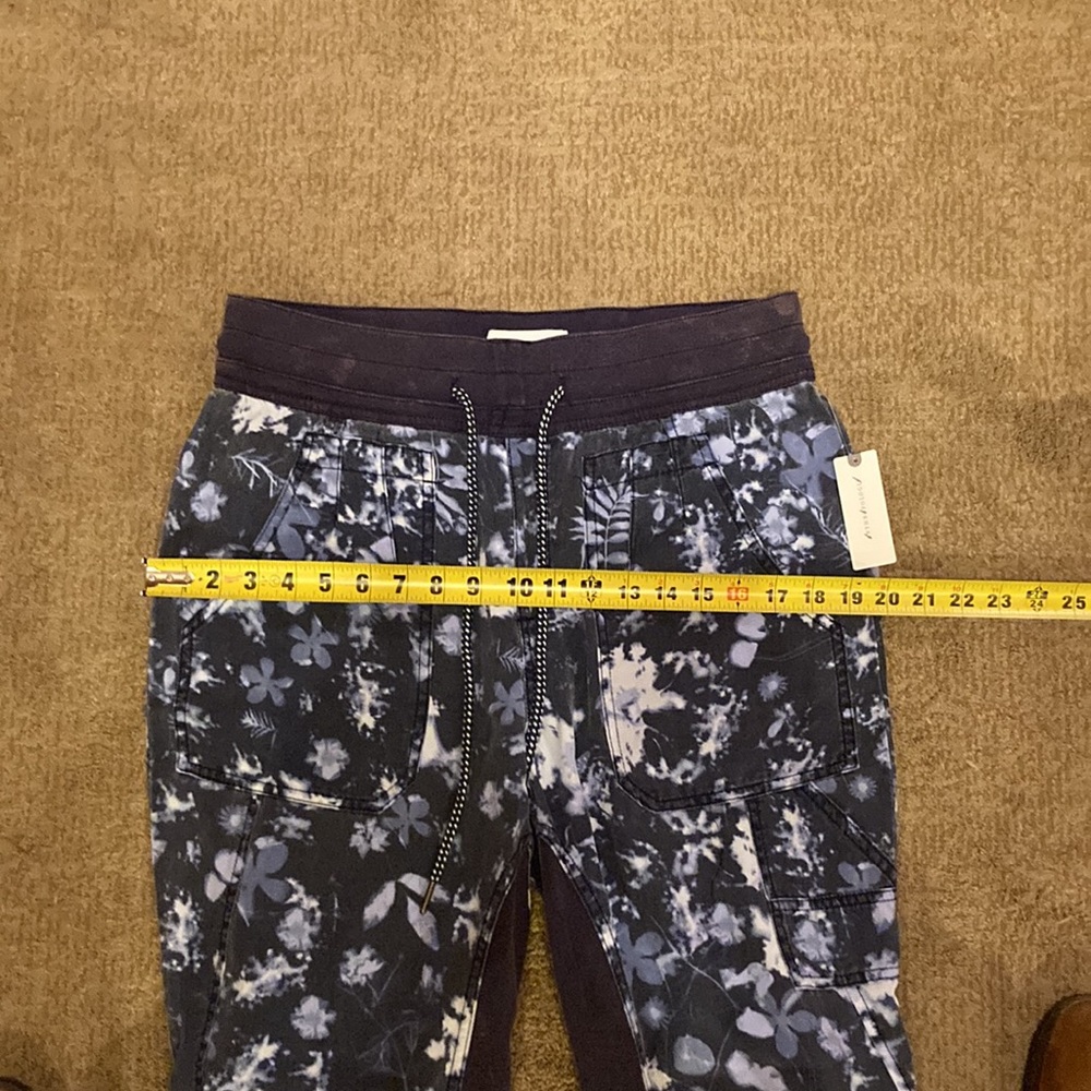 Anthropologie Nomad Joggers - Picture 15 of 15